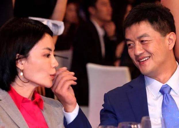 身家20亿的王菲,喜欢喝酒抽烟打麻将。她的性格和李注定要分手。