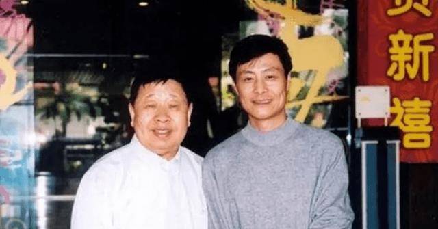 相声天才刘伟:从巅峰变成了“囚徒”,离开冯巩就不会红了。