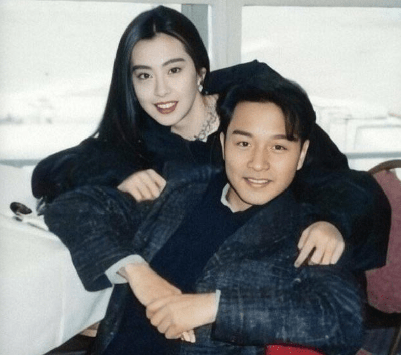 张国荣逝世17周年唐鹤德发文缅怀(2002年张国荣生日唐鹤德为什么缺席)