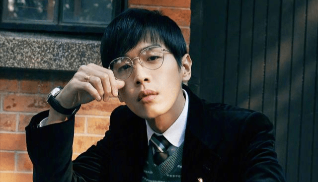 富二代人设明星(颜值逆天的富二代)