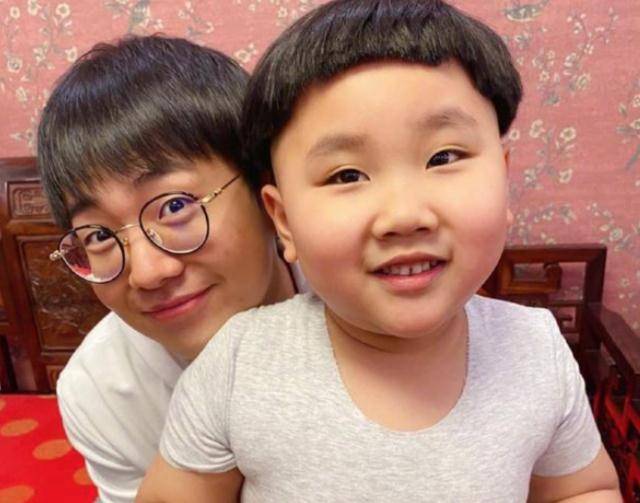 想当“狗”却被逼成“龙”！郭德纲：我在德云社兼职。