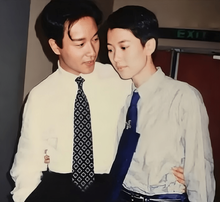 张国荣逝世17周年唐鹤德发文缅怀(2002年张国荣生日唐鹤德为什么缺席)