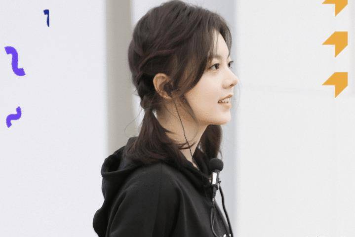 天使,17岁晒全家福,去掉节目滤镜的保护,连女粉都陶醉了。