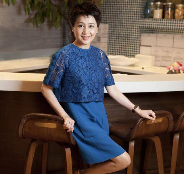 你无法想象与崩牙驹断交,与西米华竞争,拉拢梁安琪和何超琼的手段。