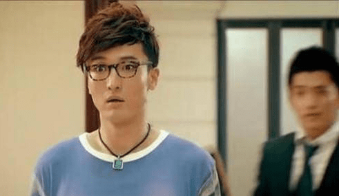 一出道就成了男主角,所有演员都成了一线明星。现在他的风采不减当年。