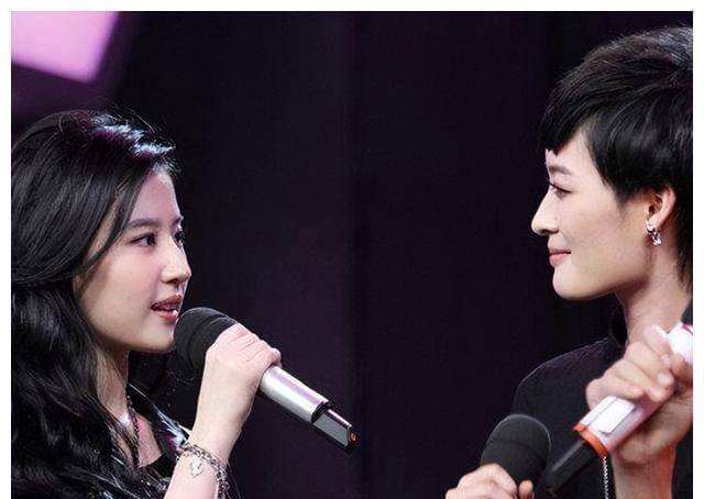 《美女暴击》刘亦菲：身价过亿，一件棉袄穿了十年，现在国籍有争议。