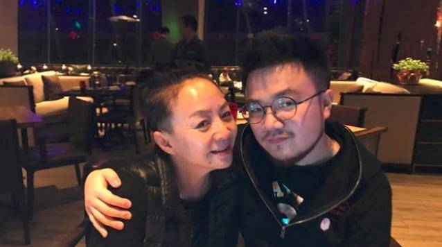 低调24年后,宋丹丹的第三任丈夫被曝光,意外揭露了大家都不敢说的真相。