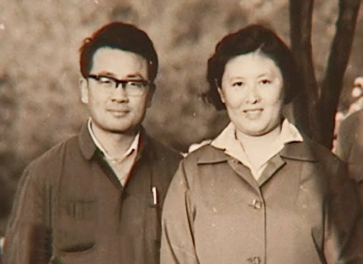 “阿诗玛”杨丽坤去世22年了，唐凤楼还是忘不了。连公司都是她的名字。