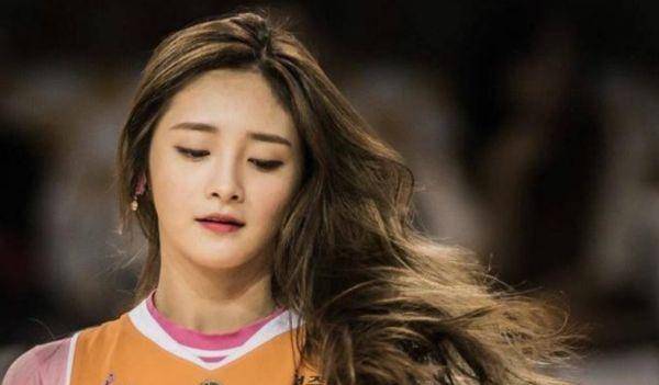 她为外国工作了八年,否认自己是中国人,现在居然还有脸回来淘金!