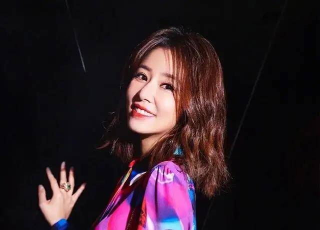 一个孩子不够两个?网曝44岁林心如怀二胎和霍建华出街怀孕?