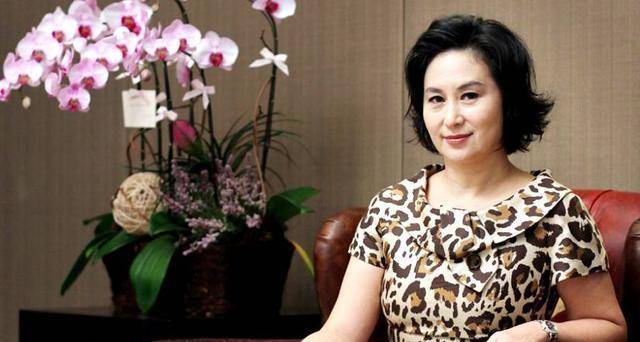 何超琼单身多少年了(何超琼无儿无女争产给谁)