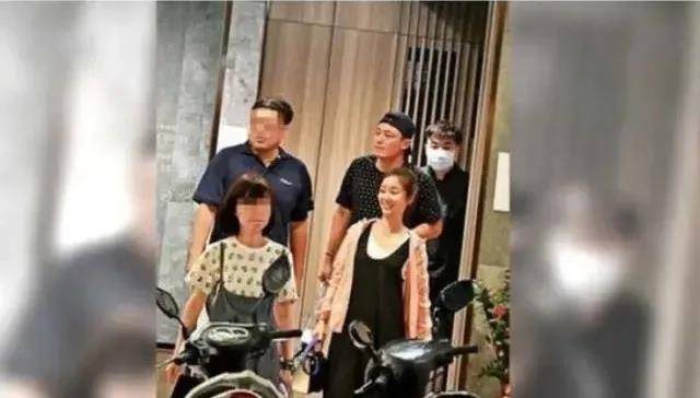 一个孩子不够两个?网曝44岁林心如怀二胎和霍建华出街怀孕?