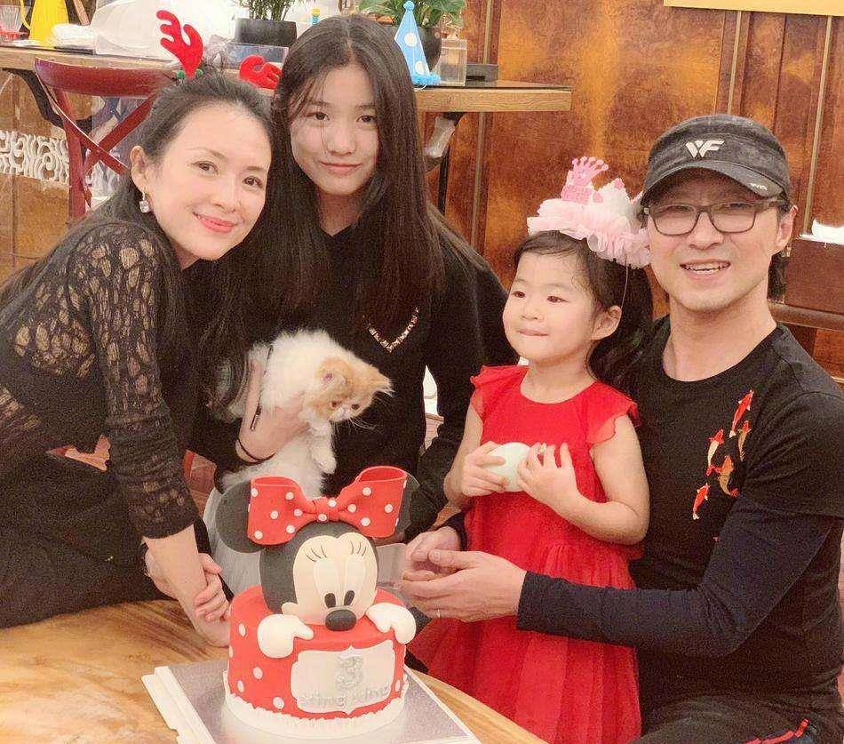 章子怡毕业照(章子怡毕业大学)