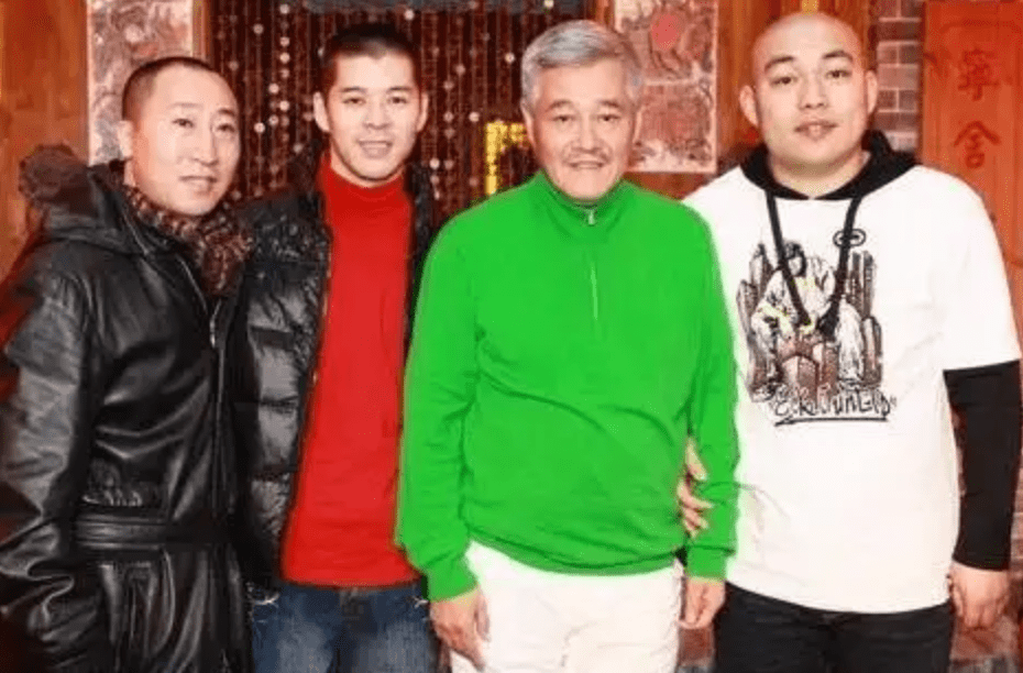 赵本山女儿直播自己存款,银行卡余额9位数,名下两辆劳斯莱斯。