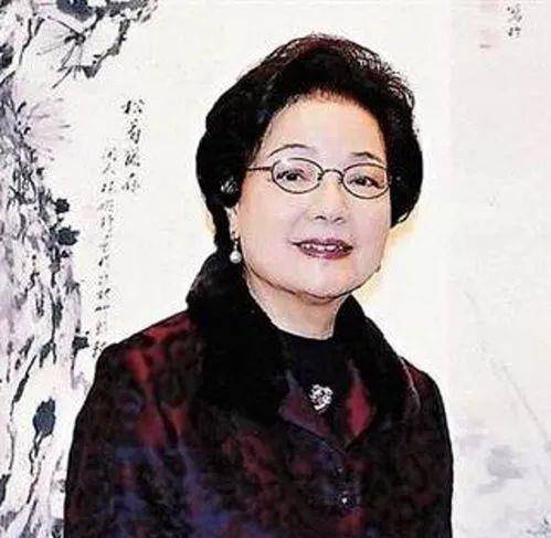 陶昕的前妻：她的丈夫为了琼瑶抛弃了妻子和儿子。她撕碎了三笑88岁带走丈夫的仇恨。