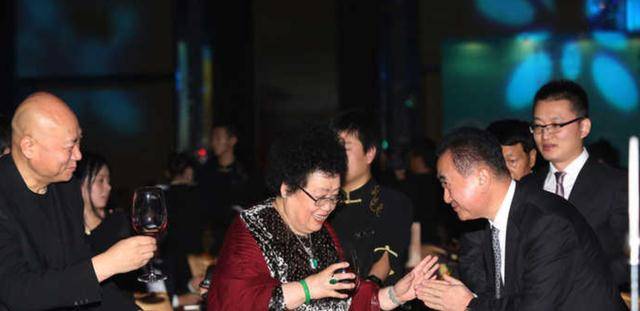 陈丽华是嫁给谁了(陈丽华出家了吗)