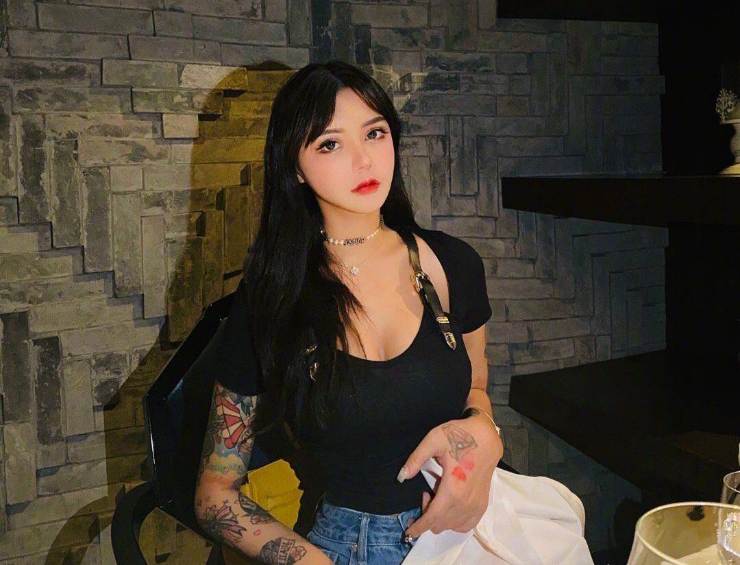 韩安冉的双眼皮(韩安冉脸部做过什么手术)