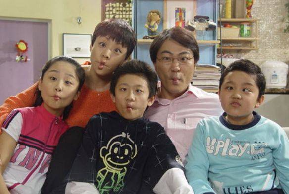 她凭借《家有儿女》走红,经历了两次失败的婚姻,如今三次婚姻终于幸福。