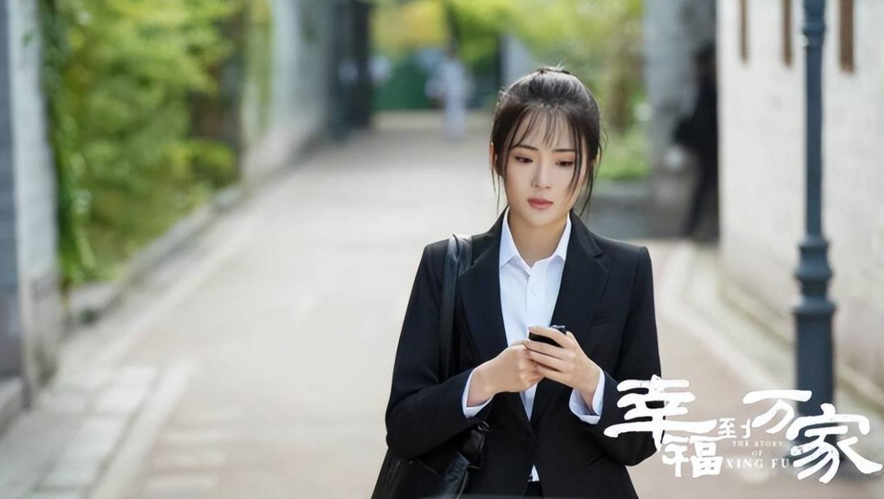 看到《幸福到万家》，气得质问赵。原因引起了观众的笑声。