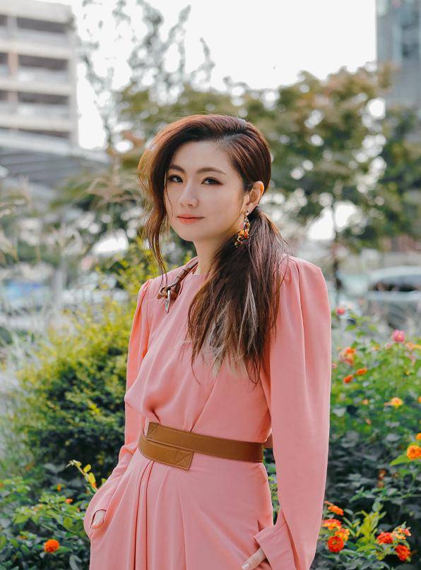 任家萱烧伤后现在怎么样(任家萱因烧伤整过容)