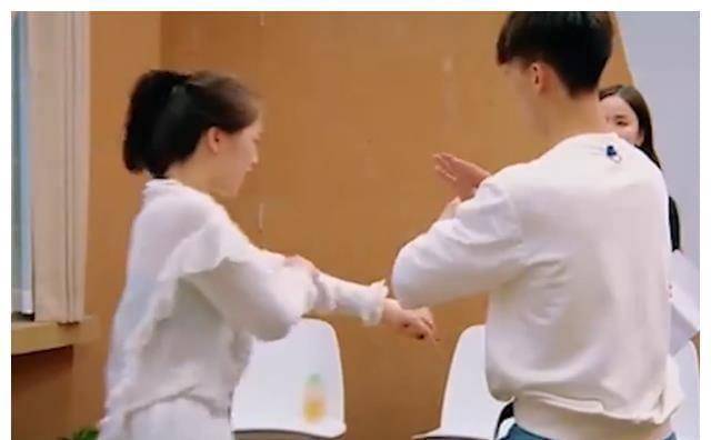 《美女暴击》刘亦菲：身价过亿，一件棉袄穿了十年，现在国籍有争议。