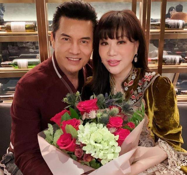 李连出席港台派对!腰挎万元包太时尚,吕良伟老婆秀身材。