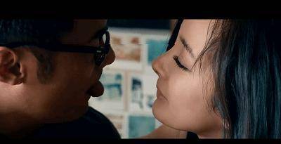 与刘烨的面条之吻引发团战,杨幂、张钧米、迪伦献上最美之吻。