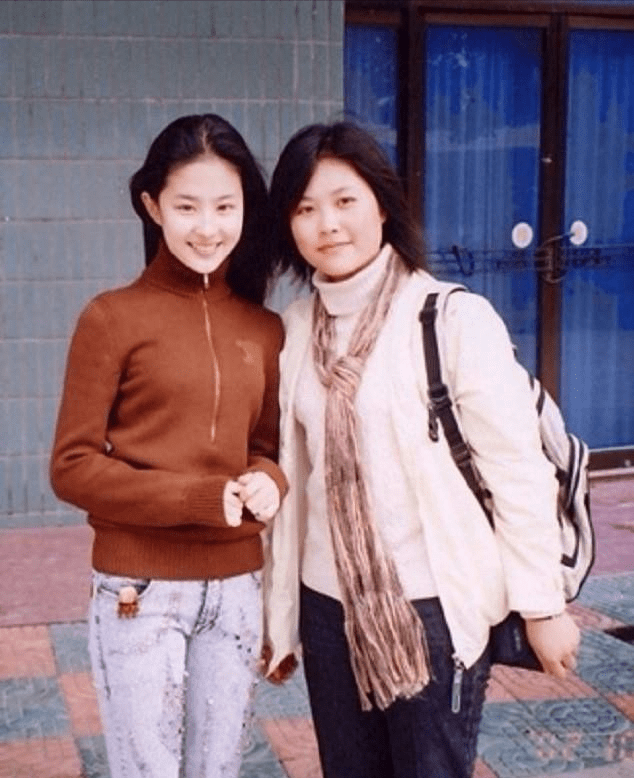 刘亦菲是绝色美女吗?粉丝:颜出道就是巅峰,眼神清纯十年。