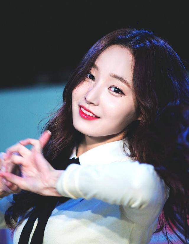 韩媒:李敏镐与妍雨已恋爱5个月左右(李敏镐现女友妍雨)