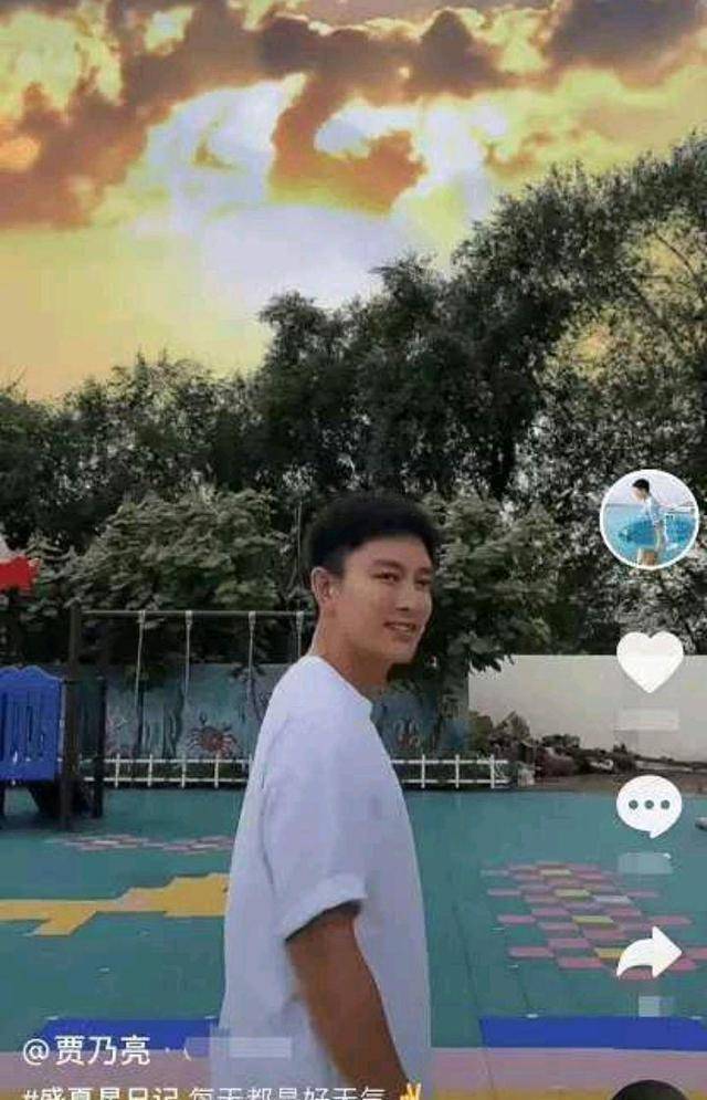 贾乃亮和李小璐近况 微博(李小璐喊话网友希望大家放过自己)