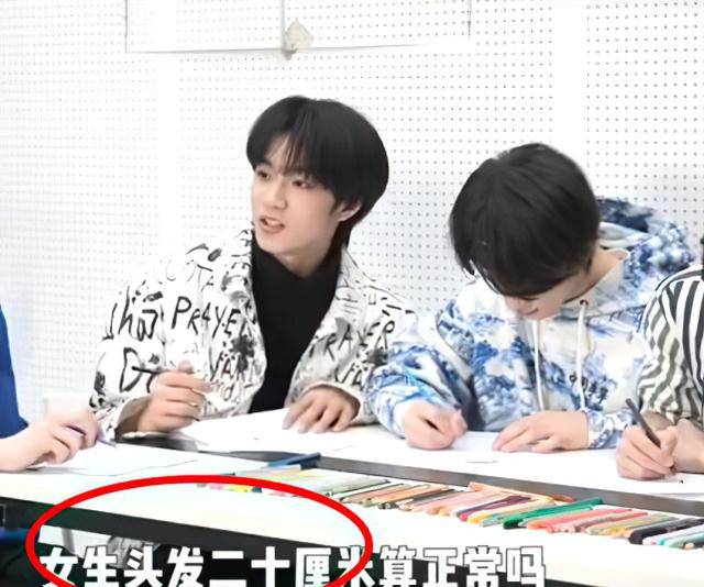 刘耀文宋亚轩情侣装(刘耀文宋亚轩女装照)