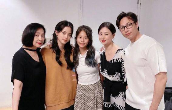 有四段恋情,父母是清华大学生的鄂旺,想嫁给一个外国人?