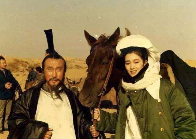 张艺谋很快赢得了五人的人气，前四位都在一线，但她已经退出了娱乐圈。