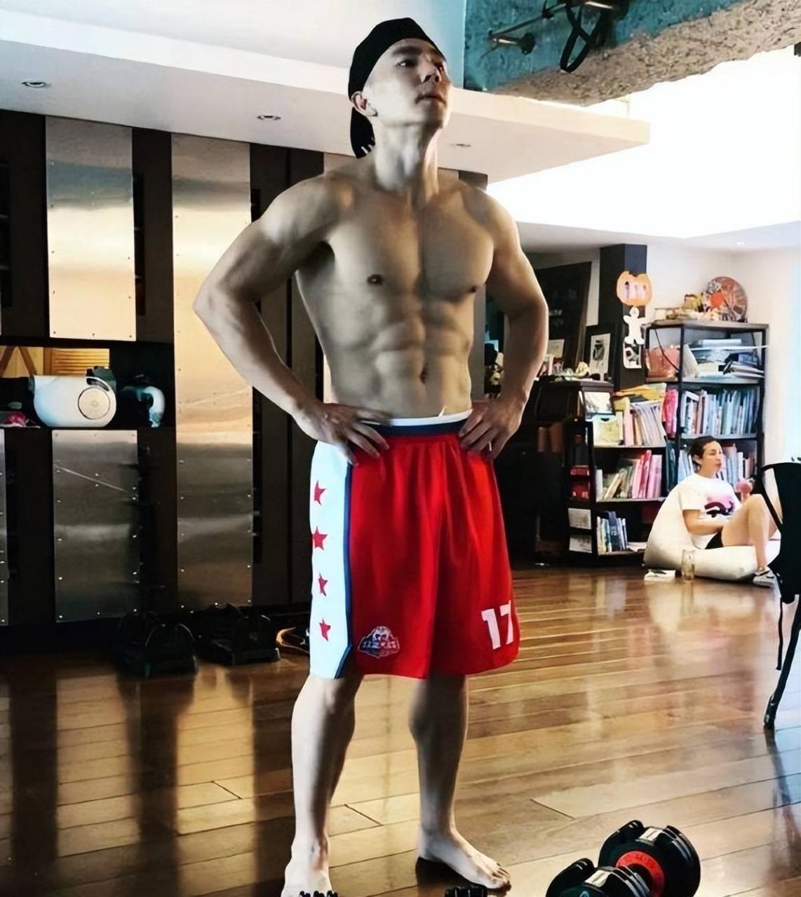 成熟大叔型明星(成熟大叔男明星)