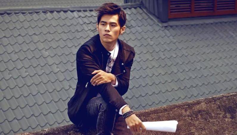 周：六年后，他回来了，又创造了一个奇迹。他娶了一个年轻的模特昆凌，她在四年内失去了生命。