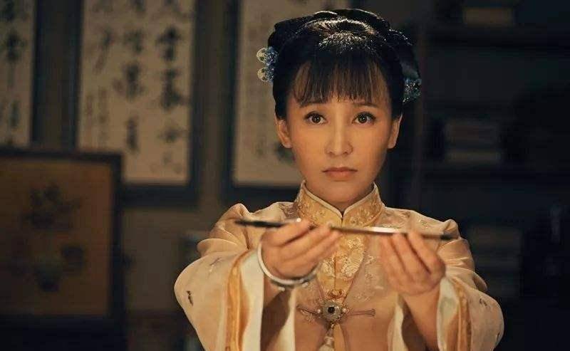 20岁成名与丈夫裸婚被抛弃(19岁一举成名拍戏途中和丈夫裸婚)