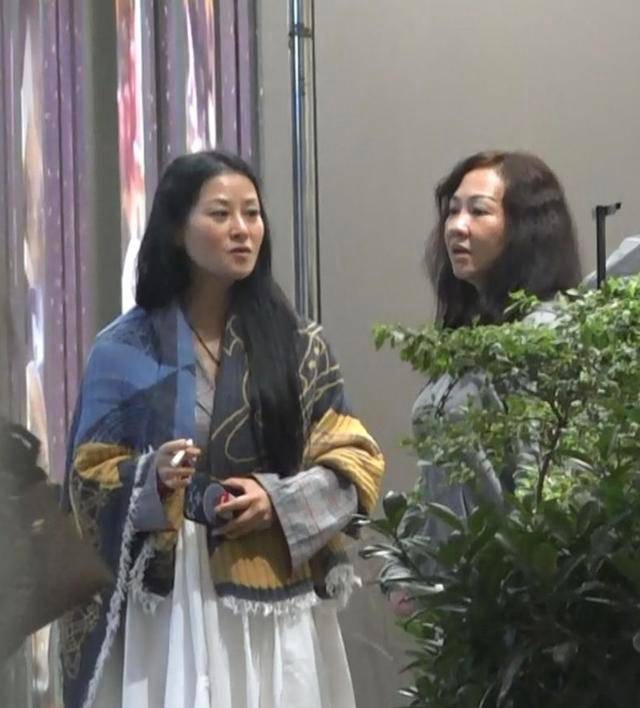 洪津梅53岁的大儿子邓兆尊并不后悔与第三任女友分手,新欢弥补了这一点。