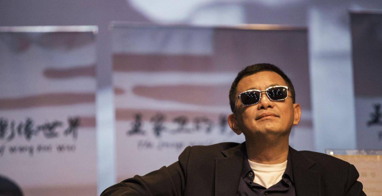 黄百鸣：错过周星驰，辞退王家卫，却陪妻子抗病16年的全能艺人(黄百鸣和王家卫)