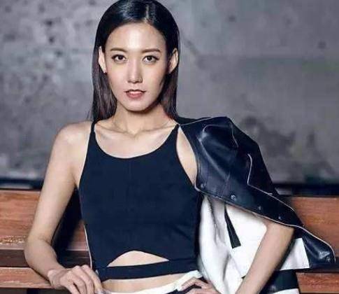 被白百合告密星途陨落,“隐退”7年后,靠演妖艳美人终于翻身(白百合复出)