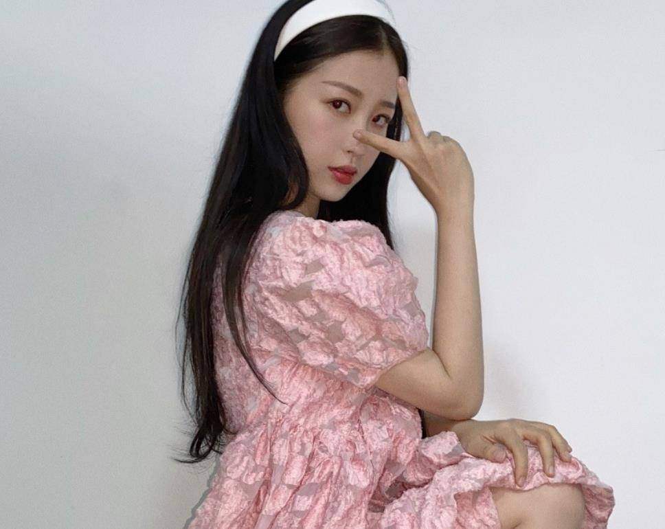 有一种“不死颜值”叫Esther Yu的妈妈,胶原蛋白满满,完全不输女儿。