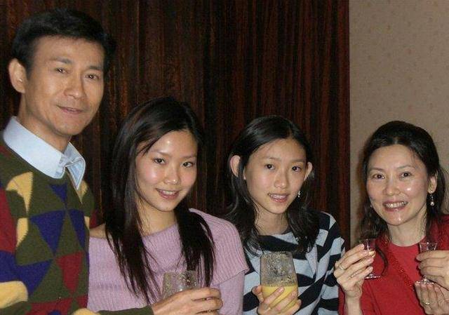 郑少秋沈殿霞结婚(郑少秋沈殿霞离婚)