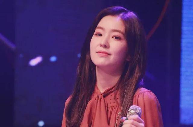 韩国女星被疑霸凌后还能复出,在杂志上开频道被赞,受害者却自杀了。