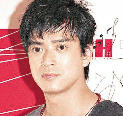 他是外界看好的四大天王接班人,却被向华强的妻子给毁了。