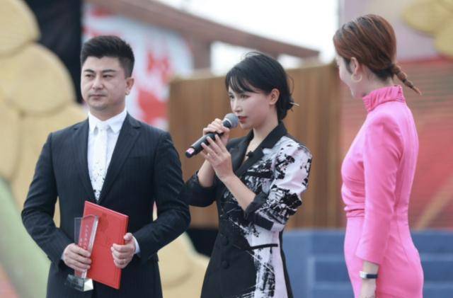 农耕文明大使李紫在消失两个月后出现,但脸色看起来很奇怪。