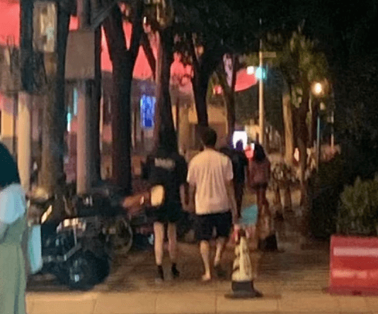 奚梦瑶晒出何猷君透视健身照,生下8个月女紧身衣,穿起来很松的感觉,减肥太快。