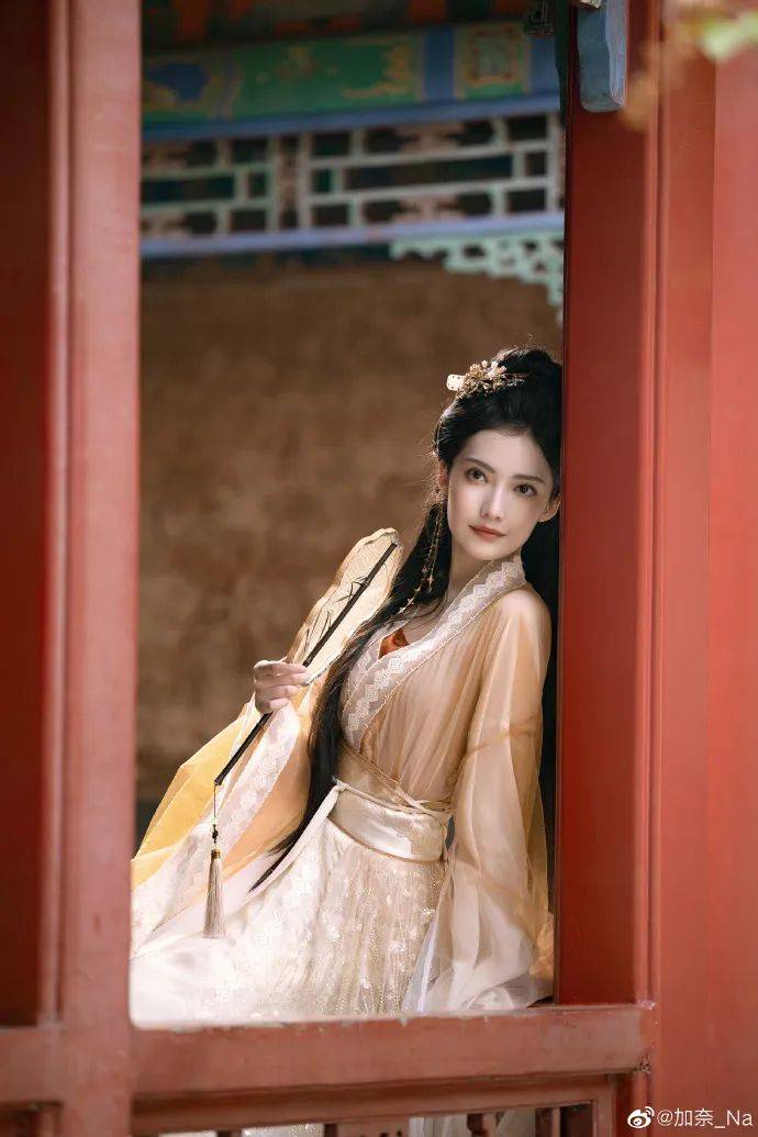 新疆女演员佳奈《梦华录》好漂亮!这就比刘的运更神奇了