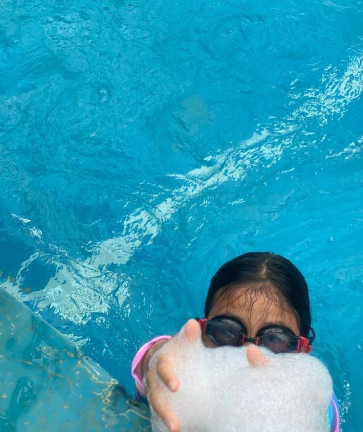 蔡少芬身材(46岁蔡少芬怀三胎)