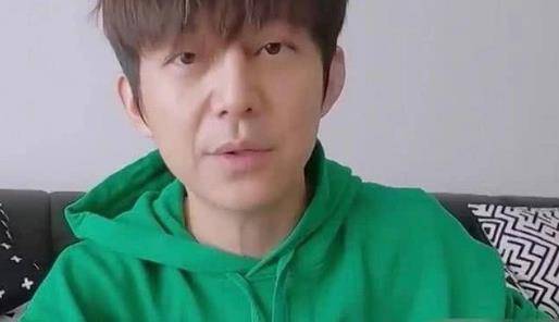 何炅:我不能没有刘海!一开始我也不信。当他撩起刘海的时候,我没想到!