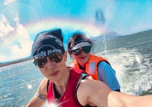 吴尊女儿小时候照片(吴尊晒女儿)