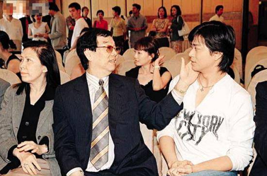 他是外界看好的四大天王接班人,却被向华强的妻子给毁了。